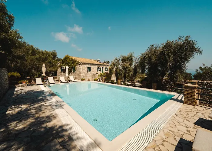 Eleni Villa *